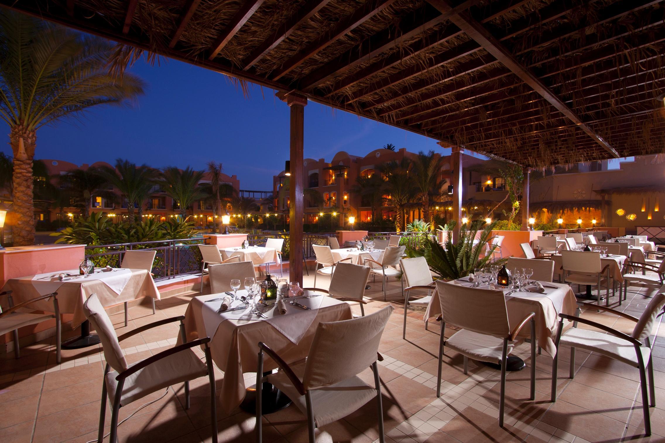 Hotel Jaz Dar El Madina Coraya Bay Exterior foto