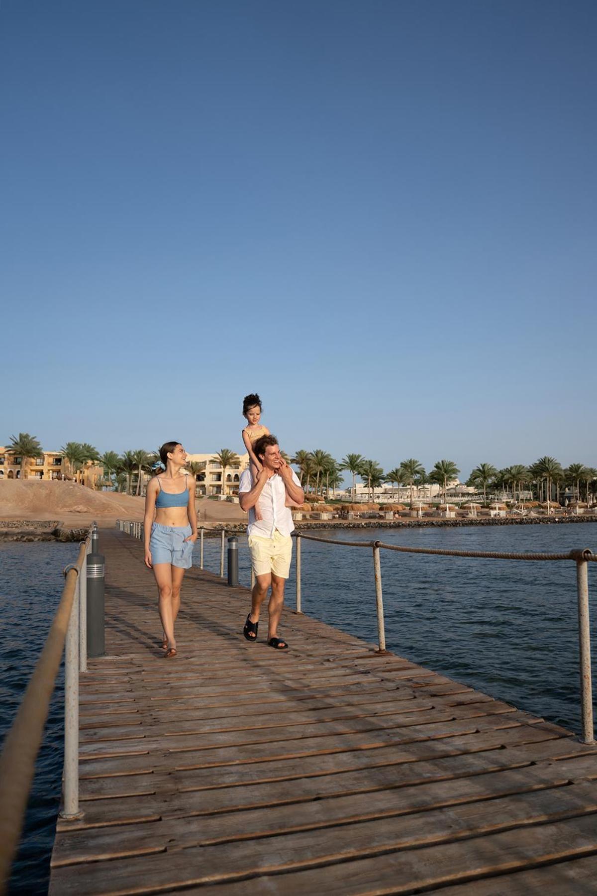 Hotel Jaz Dar El Madina Coraya Bay Exterior foto